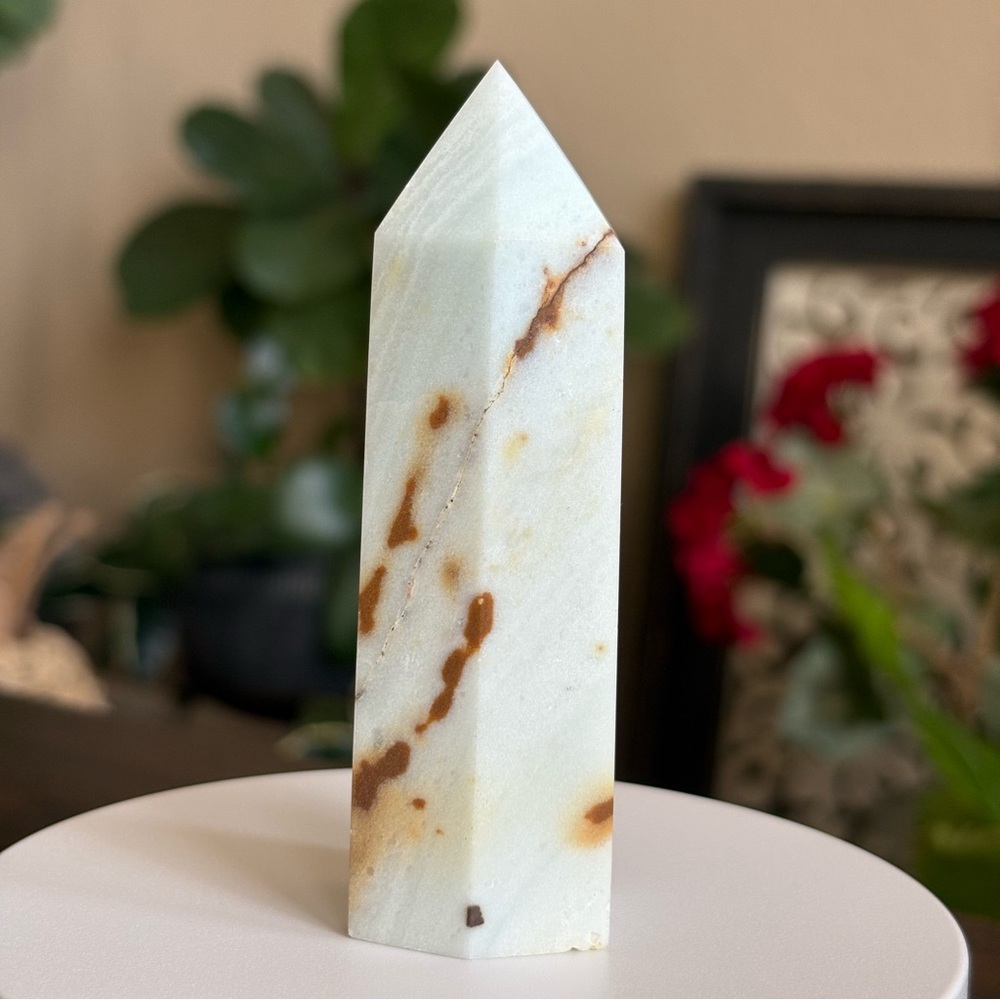Caribbean Calcite Tower with/ Slight Lean - Picture 5 of 8